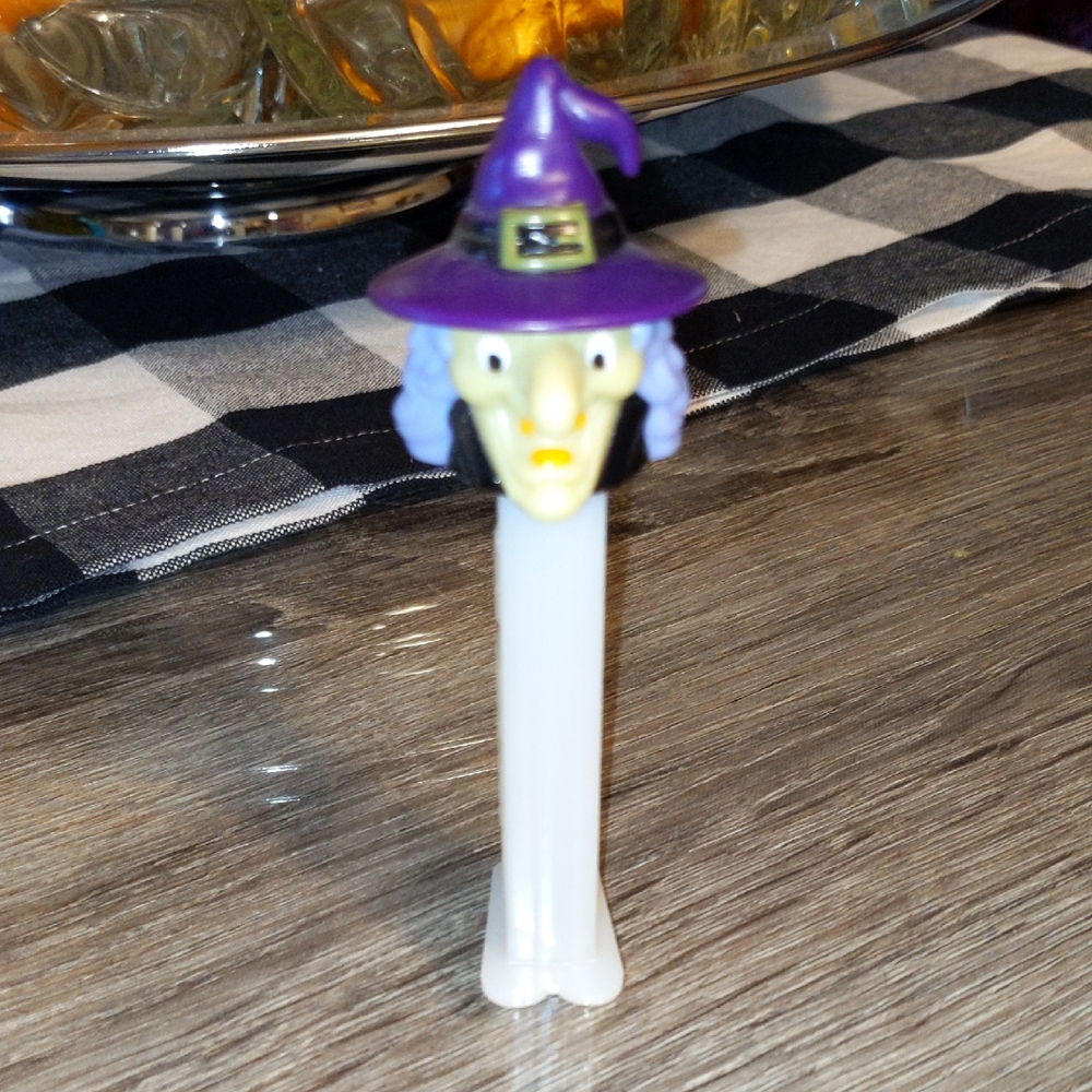 PEZ Glow Halloween Witch Glow In The Dark 2011 Retired Collectible Dispenser